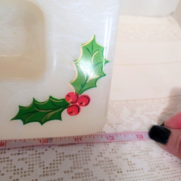 Vintage Noel Molded Plastic Serving Tray - Picture 12 of 12